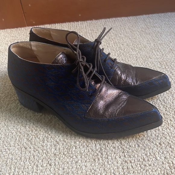 Made in Italy! Super fun lace up with great fun pattern. Size 7 - Picture 1 of 3